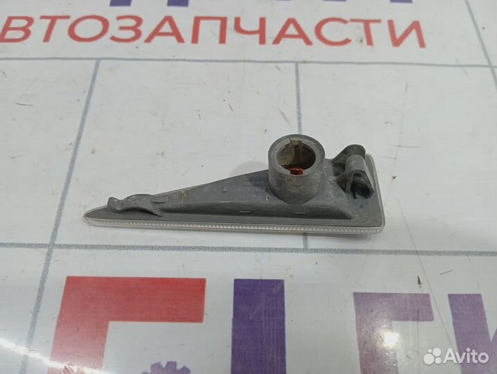 Повторитель на крыло левый Renault Megane 2 8200633416