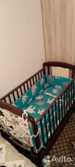 Детская кроватка с продольным маятником