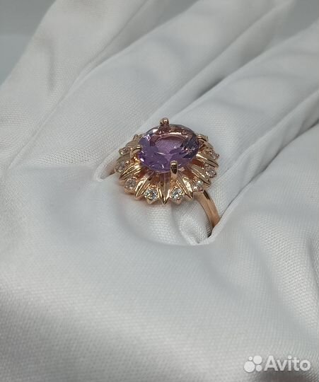 Золотое кольцо с камнем 18,5р