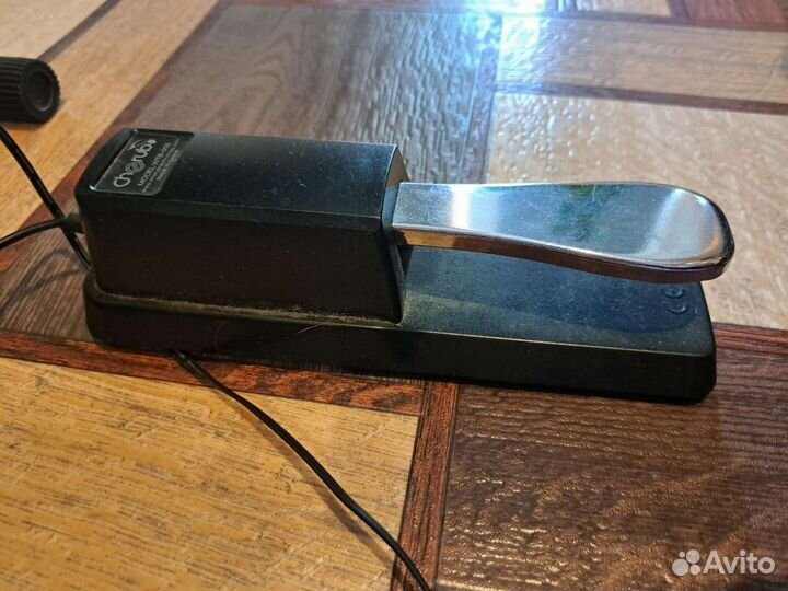 Синтезатор со стойкой