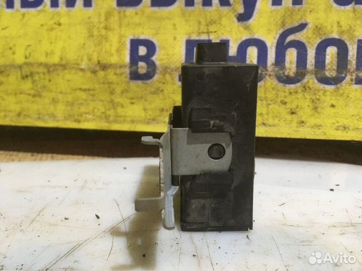 Блок управления центральным замком Toyota Yaris