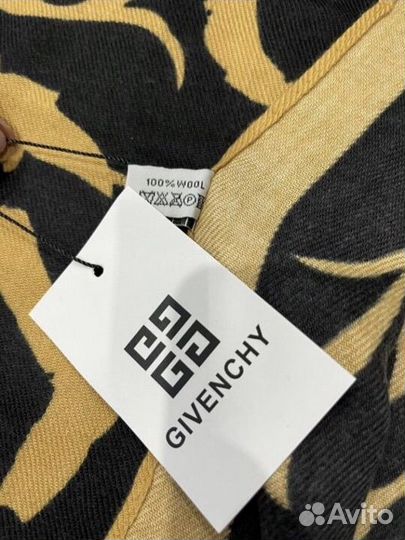 Платок шерстяной Givenchy два цвета