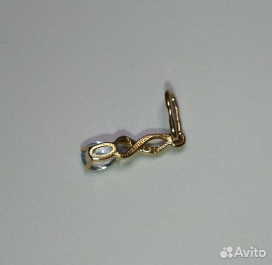 Подвес с топазом