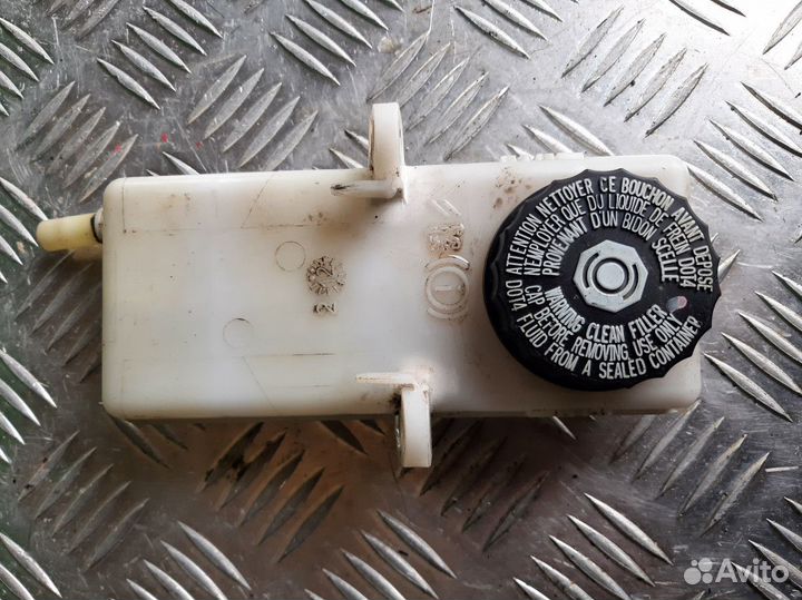 Бачок главного тормозного цилиндра Peugeot 308 I р