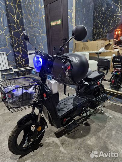 Новые электроскутеры + сигнализация шлем