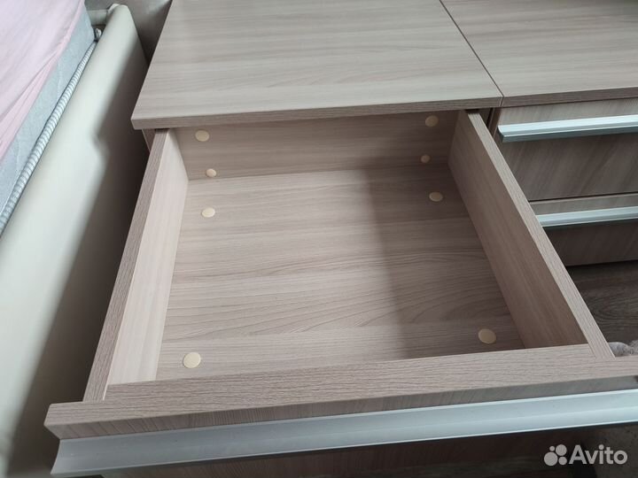 Тумба прикроватная