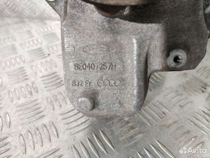 Кулак поворотный передний левый Audi A4 B7 (S4,RS4