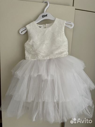 Платье нарядное 98