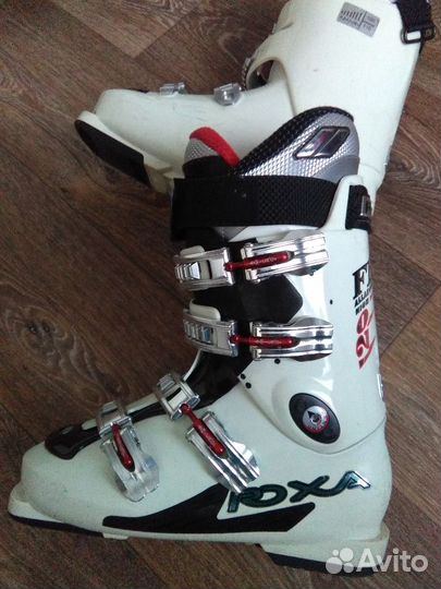 Продам комплект: горные лыжи, палки,ботинки,очки