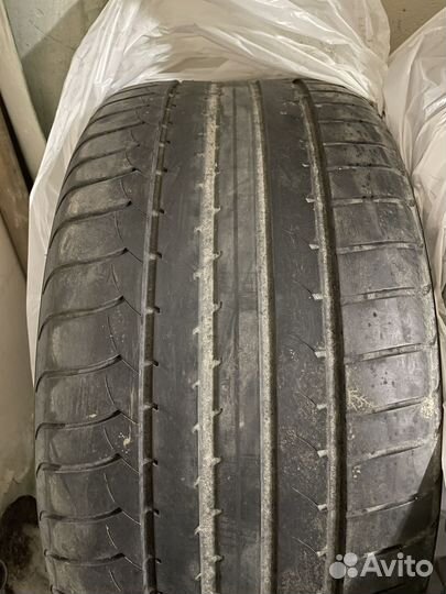 Goodyear EfficientGrip 245/45 R19 и 275/40 R19 102Y