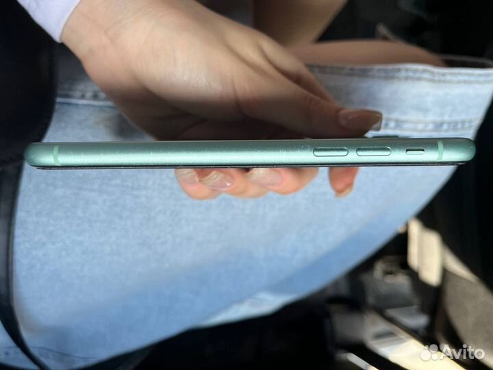 Телефон iPhone 11