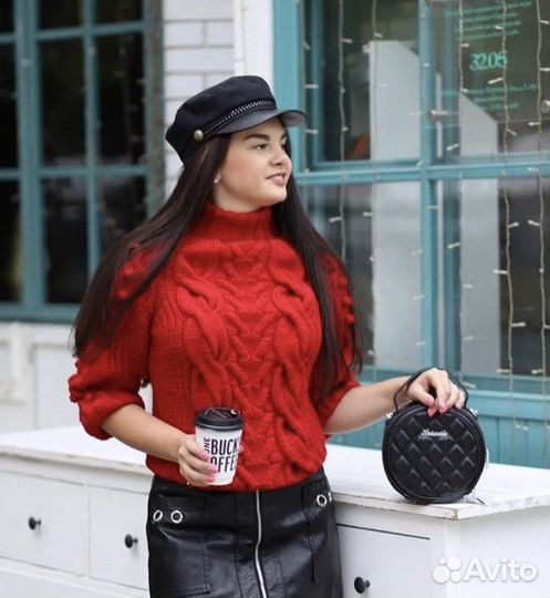 Свитер ручной работы красный