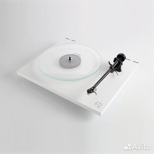 Rega Planar 2 Black / White / Walnut