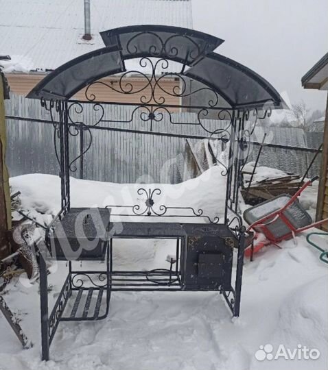 Мангал с крышей