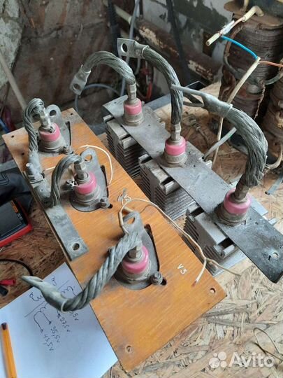 Трансформатор силовой, диоды и тринистор с радиато