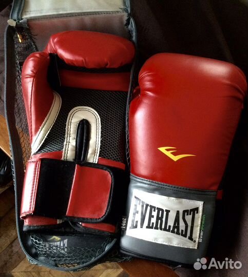 Бол шахматы, перчатки, мяч футбола,баскет,клюшка