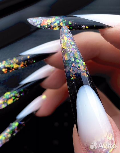 Модель на маникюр