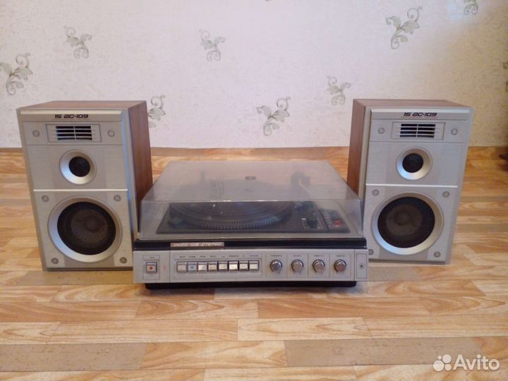 Проигрыватель винила Вега 109