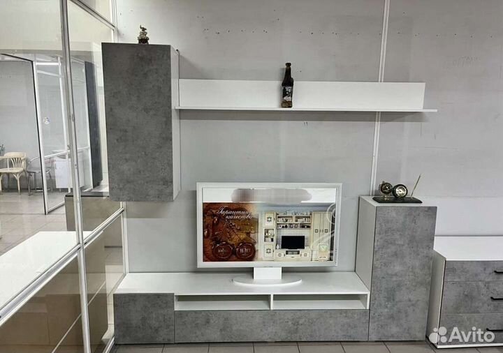 Стенка Лира +Комод Виктор