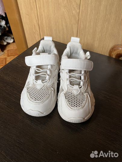 Кроссовки для девочки