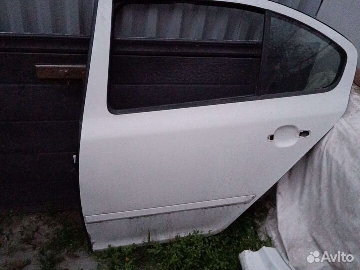 Дверь задняя левая