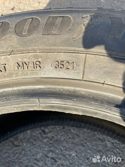 Goodyear UltraGrip Performance+ SUV 215/60 R17 96H