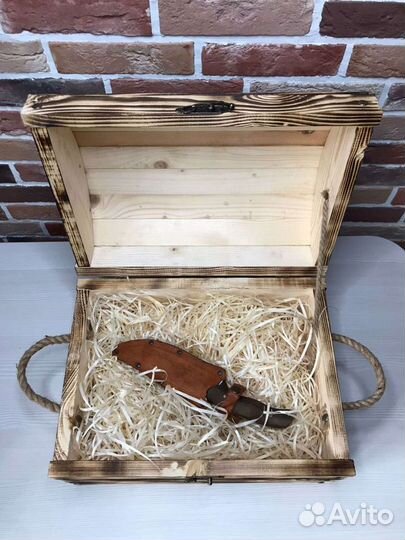 Сундук деревянный