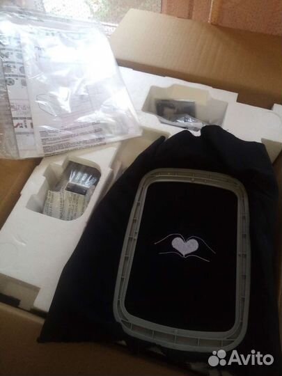 Швейно вышивальная машина