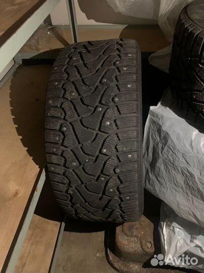 Pirelli Ice Zero 245/40 R20
