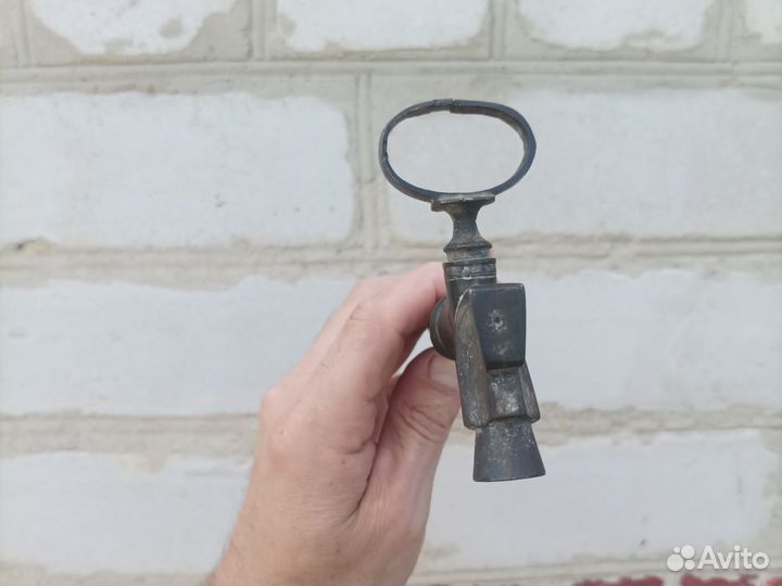 Кран для винной бочки