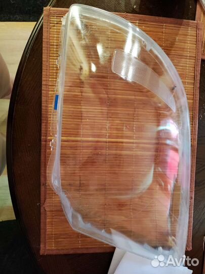 Toyota avensis t25 стекло фары левое