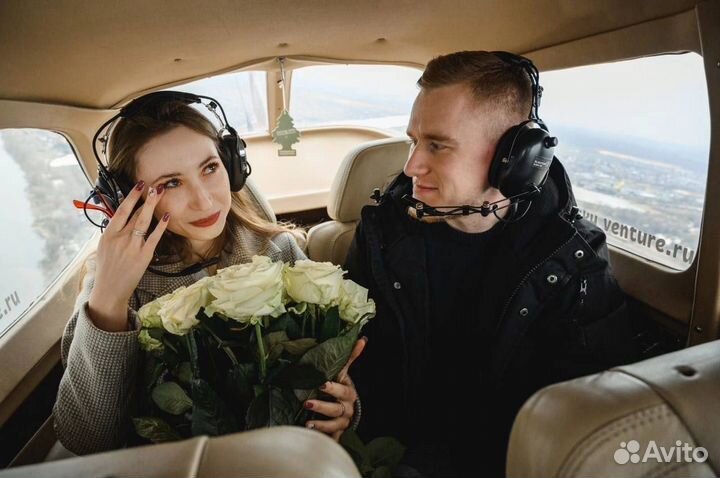 Полет на самолете над Москвой