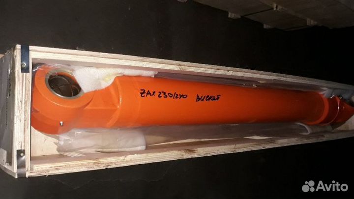 Гидроцилиндр ковша Hitachi ZX230