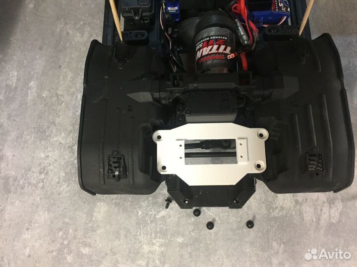 Кронштейн сервопривода для лебедки Traxxas TRX4