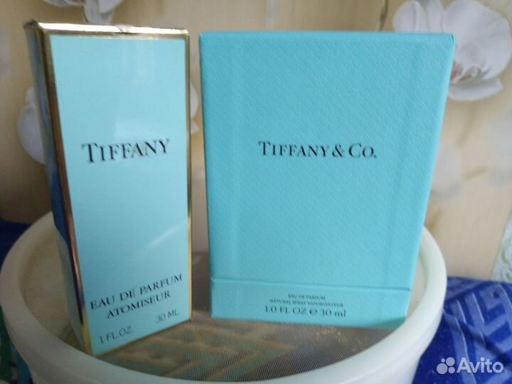 Флакон в упаковке от Тиффани.И просто коробочка