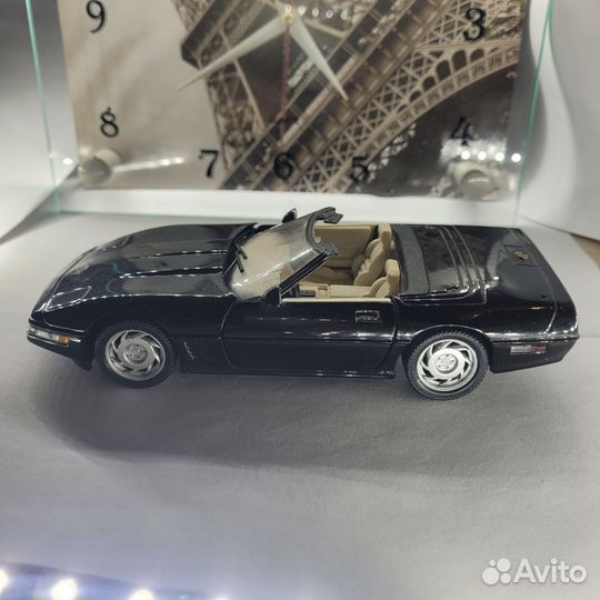 Модель автомобиля 1/24 Chevrolet Corvette 1995