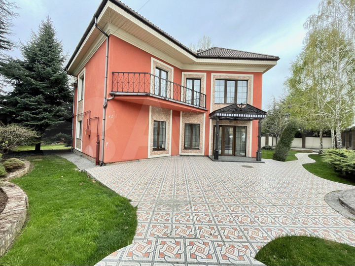 Дом 198 м² на участке 8,6 сот.