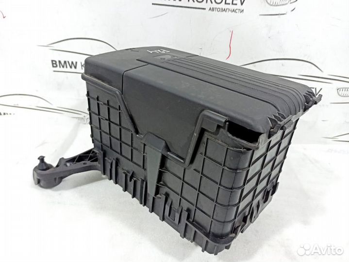 Площадка под акб в сборе VW Golf VI (2008-2013)