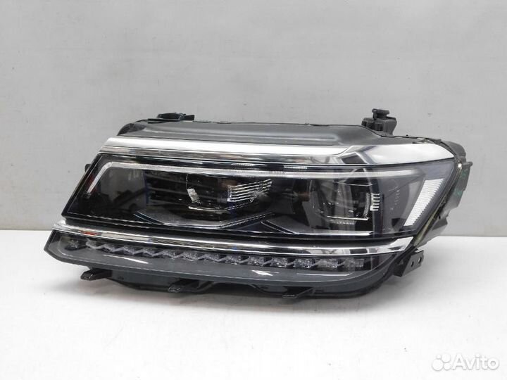 Фара левая Volkswagen Tiguan
