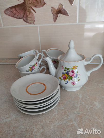 Фарфоровый чайный сервиз