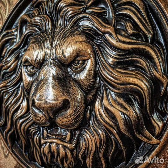 Панно резное Лев. Бук, 30 см