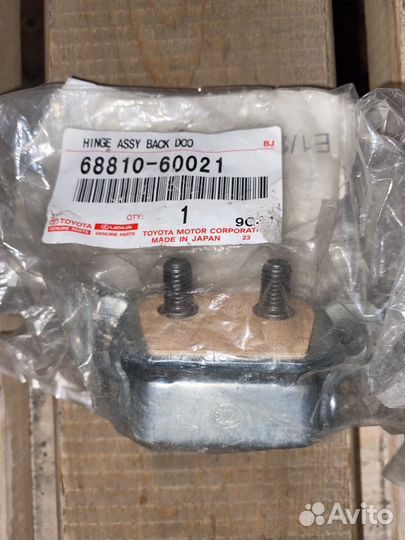 Петля двери багажника Toyota Land Cruiser 200 2020