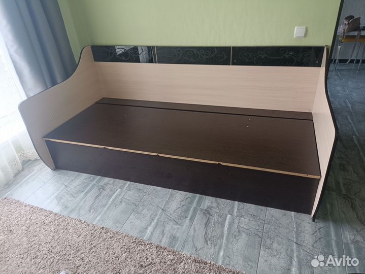 Кровать