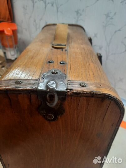 Старинный чемодан саквояж