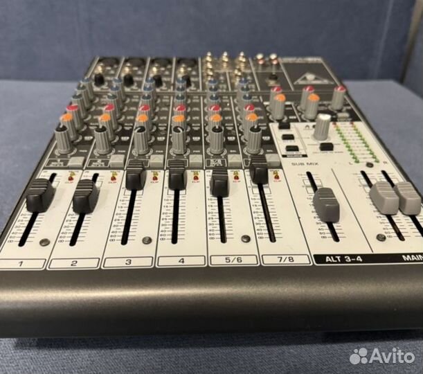 Микшерный пульт behringer Xenyx1204