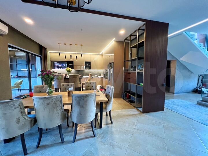 Дом 400 м² на участке 11 сот.