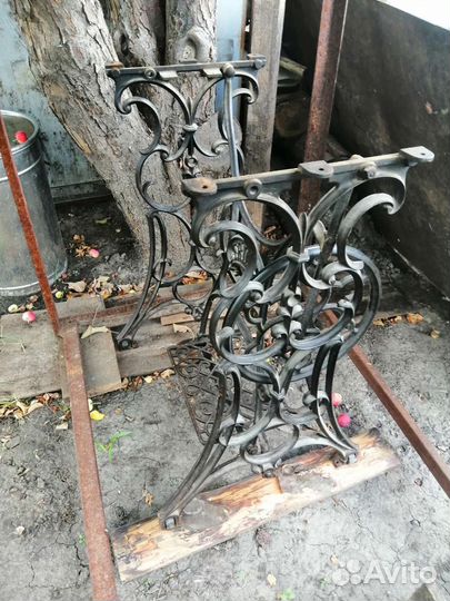 Чугунная станина от швейной машинки