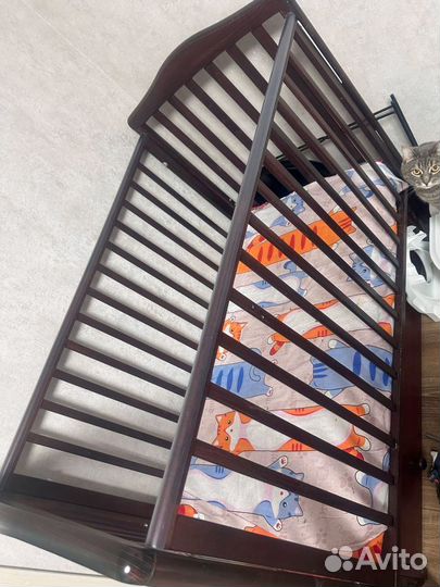 Детская кроватка с маятником и 2 ящика