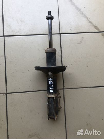 Стойка амортизатор Volkswagen Vento