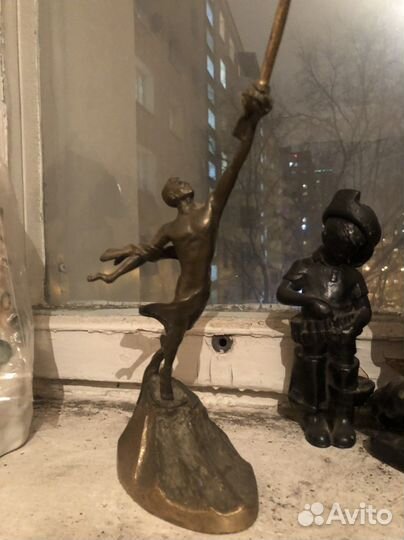 Статуэтки чугу, бронза